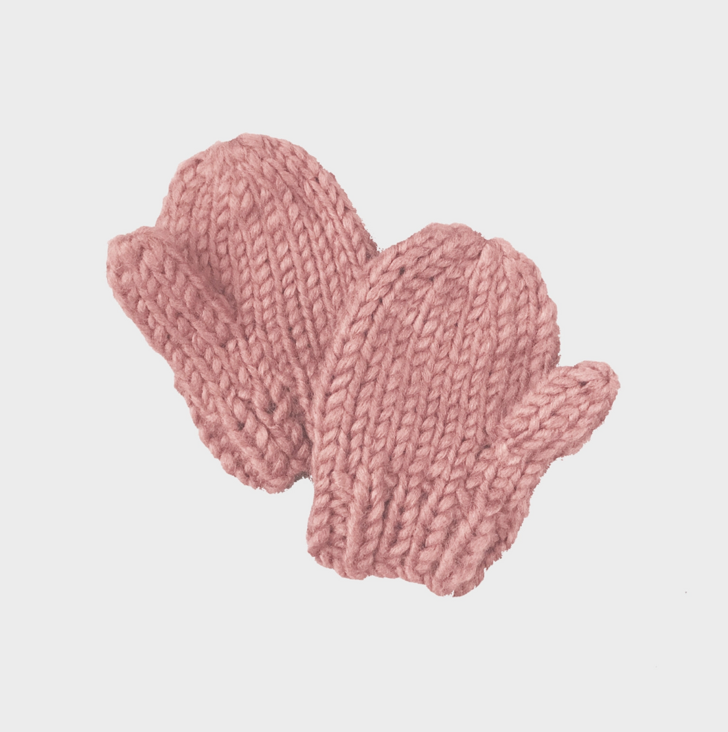 knit mittens in rose