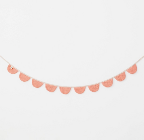 pink scallop garland