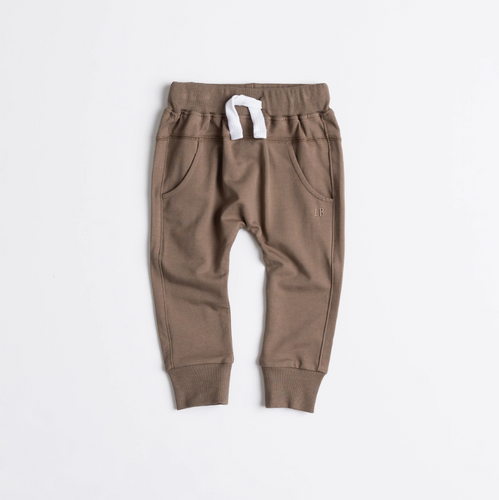 joggers in chocolate