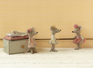 little sister dance mouse in daybed