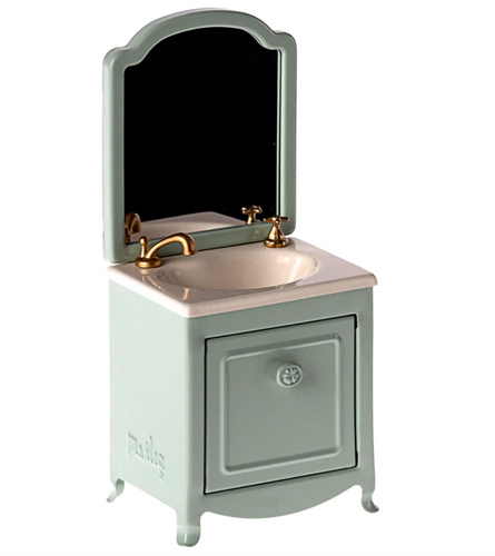 mouse sink with mirror in mint