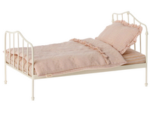 miniature bed dark rose