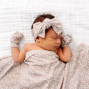 swaddle blanket in laynie