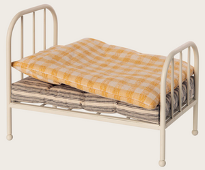 vintage bed for teddy