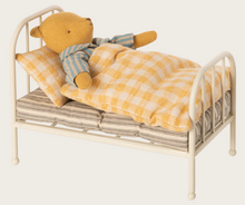 vintage bed for teddy