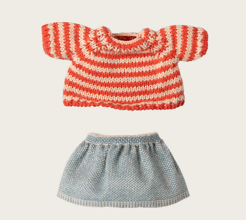 sweater and skirt for big sister mouse
