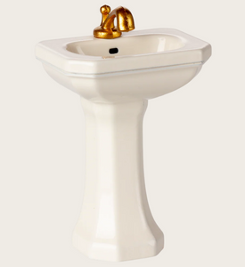 mouse pedestal sink