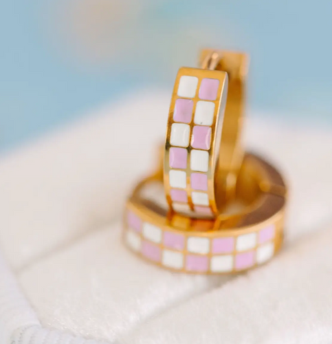 lilac checkered huggies