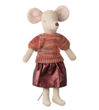 mum skirt and blouse for mum mouse