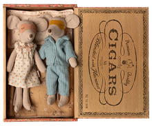 mum and dad in cigar box
