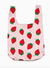 bag-in-charm strawberry