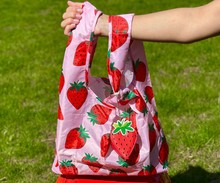 bag-in-charm strawberry