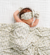 swaddle blanket in etta