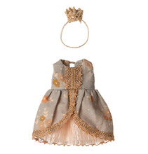 princess clothes for big sister mouse