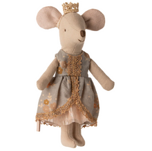 princess clothes for big sister mouse