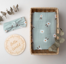 organic swaddle set daisy
