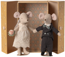 wedding mice couple