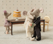 wedding mice couple