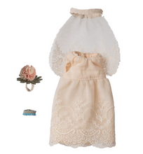 wedding dress mum mouse