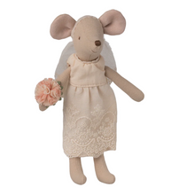 wedding dress mum mouse