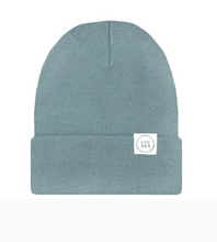 beanie in dusty blue