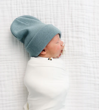 beanie in dusty blue