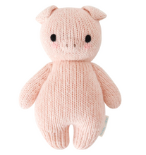 cuddle+kind baby piglet