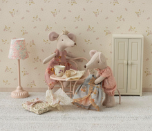 café set pale pink
