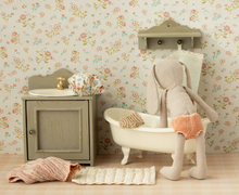 larger bathtub for maileg