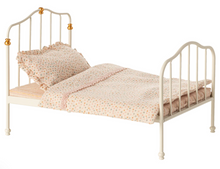 mouse bed off white dots