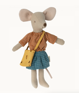 mum mouse in stripe shirt