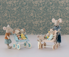 stroller baby mice in mint