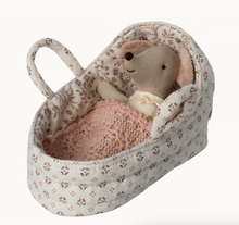 (empty) carry cot for baby mouse